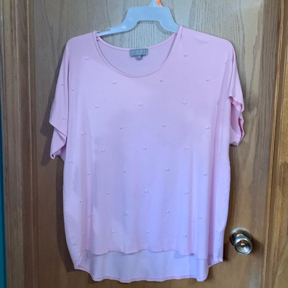 Short sleeve t-shirt with pearl embellishments on front